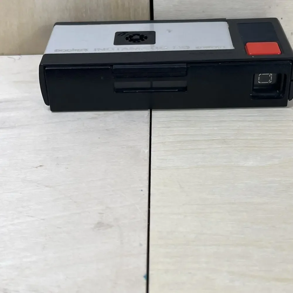 Vintage 1972 Kodak Pocket Instamatic 20 Camera UNTESTED With Case